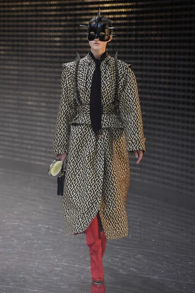 Look 1